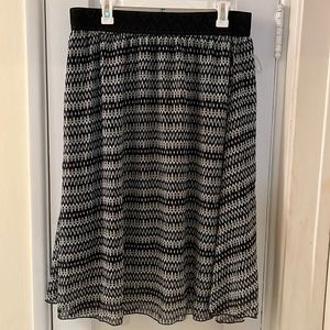 LulaRoe skirt, has black liner, never worn 2XL